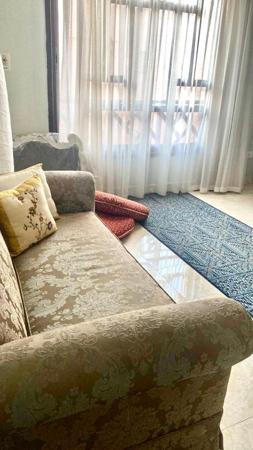 Luxurious 3 Bedroom Rustic Apartment Overlooking Huge Garden - For Families And Couples Kairo Exteriör bild